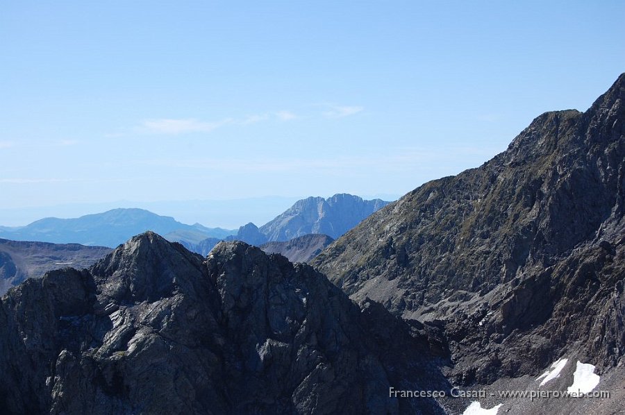 05-La Presolana fa capolino da dietro le altre cime.jpg